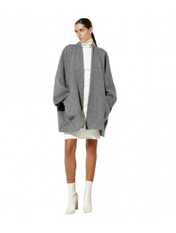 Coat with two large front pockets