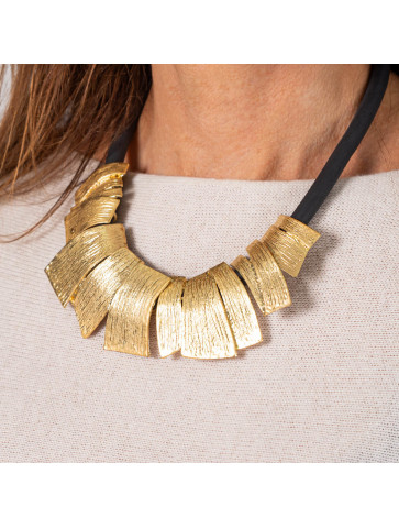 Women's short necklace