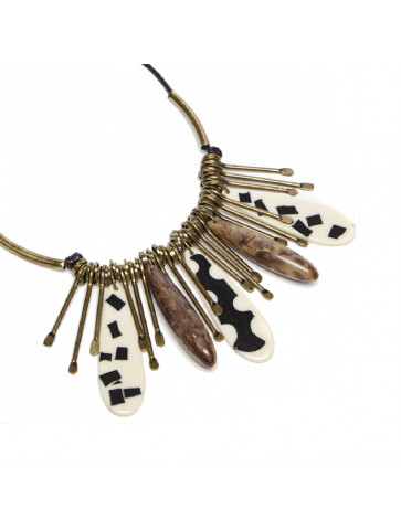 Short necklace in various ethnic-style