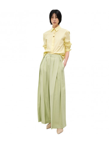 Cotton shirt with pointed collar.
