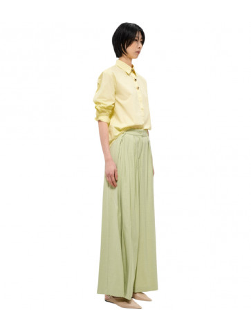 Cotton shirt with pointed collar.