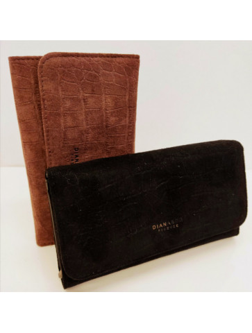 Wallet with beaver embossed fabric