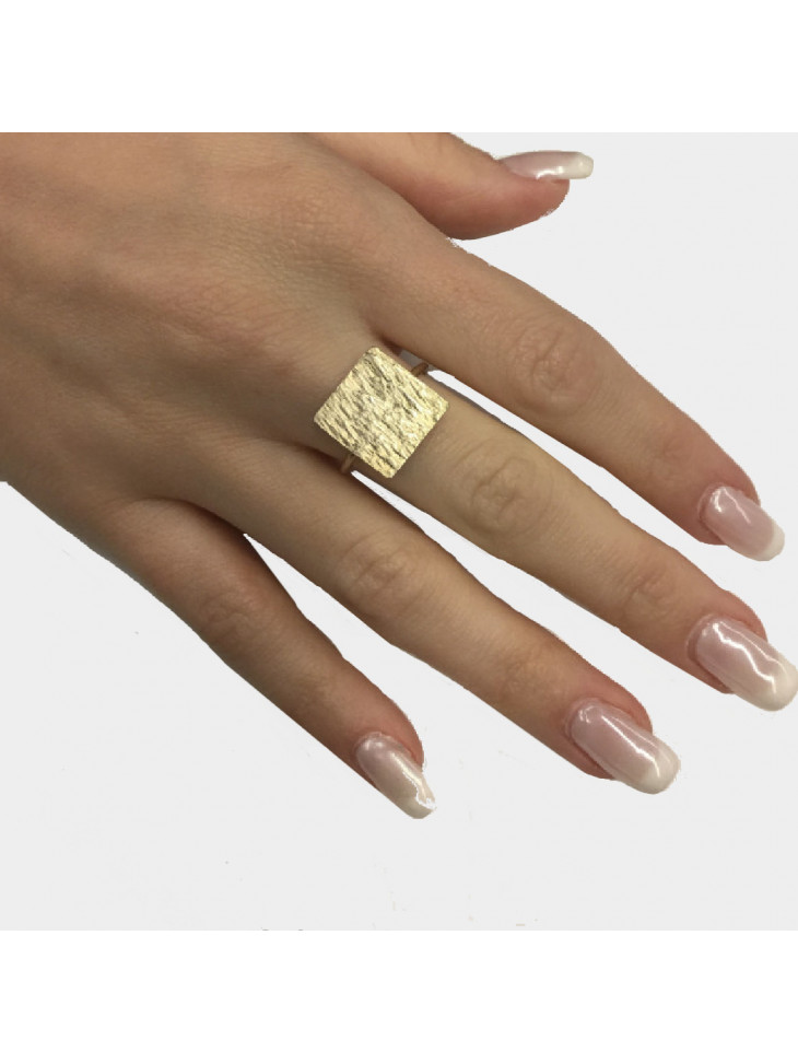Ring - square shape - gold color