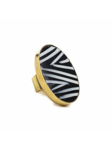 Oval-shaped  - metal ring